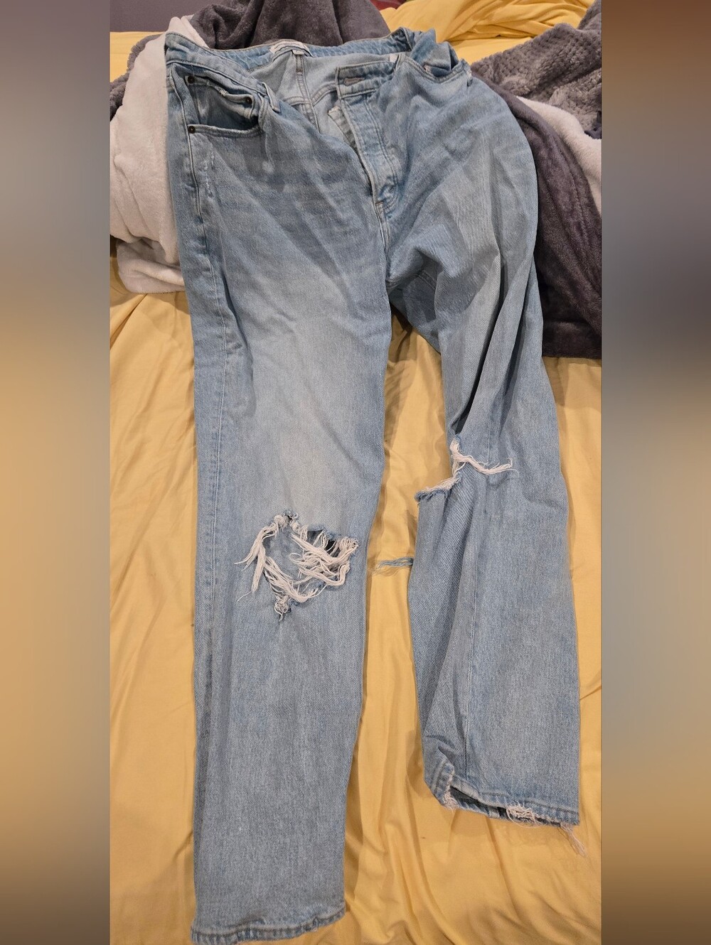 Abercrombie & Fitch Light Wash Relaxed Ripped Jeans